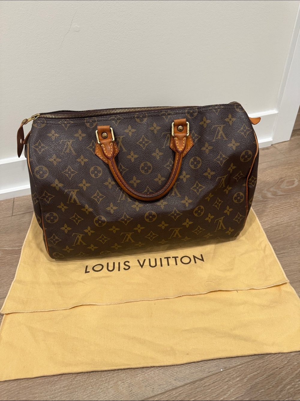 Louis Vuitton Monogram Speedy 35 Classic Bag